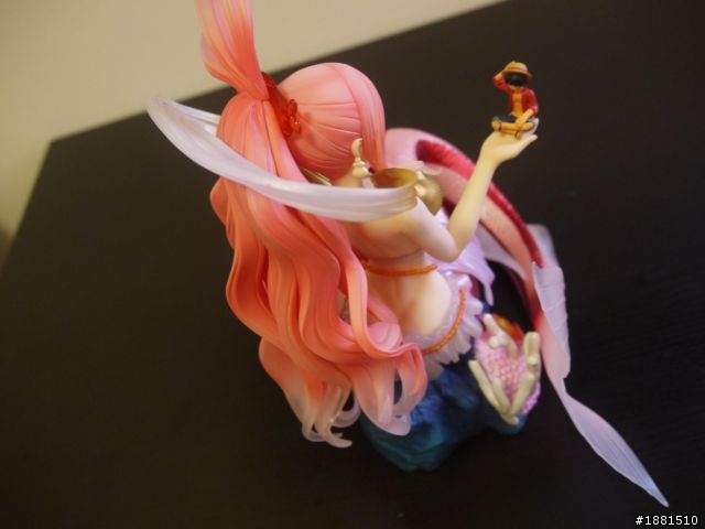 最近獲得展示櫃 把原本的盒裝收藏的公仔 都給開出來放囉~ P.S 小心 圖很多