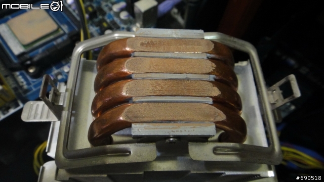 無聊 清清我的cpu 散熱器 換換各廠牌風扇 三洋 酷媽 保銳 AC XG .....參考看看數字 -特映無風扇燒機