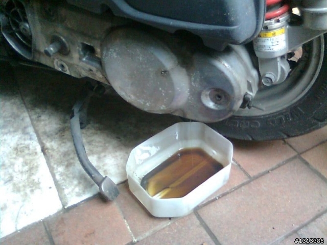 SUZUKI GSR 跑快十三萬公里的汽缸吃多少機油?