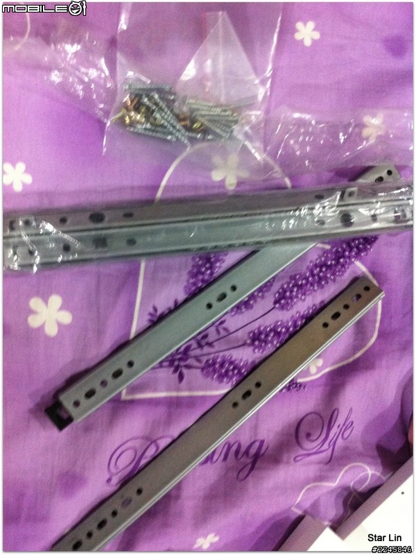 DIY 免螺絲角鋼 舒適 有鍵盤架的電腦桌 開箱