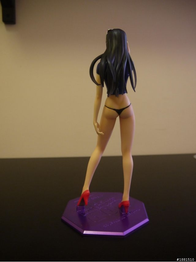 最近獲得展示櫃 把原本的盒裝收藏的公仔 都給開出來放囉~ P.S 小心 圖很多