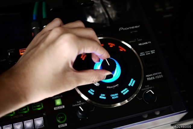 『 效果器小精靈-令人愛不釋手的Pioneer RMX-1000』