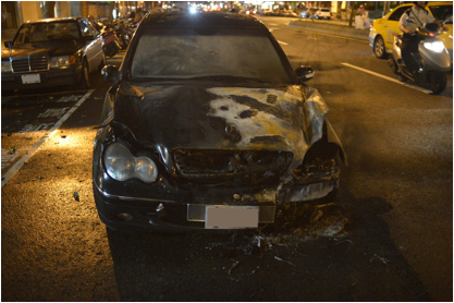 火燒賓士車在台灣 (更新相關新聞四個多月,已發生四次自燃火燒車了,2013/01/28、2013/1/5、2012/9/16、2012.8/11)