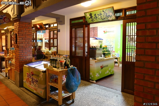 草屯-寶島時代村竹山-紫南宮(草屯老董一品香牛肉麵)