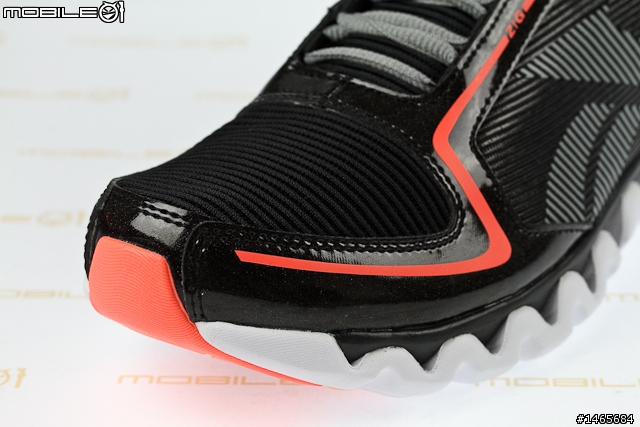 Reebok ZIGLITE RUN 獨家Z型中底 賦予全新跑感