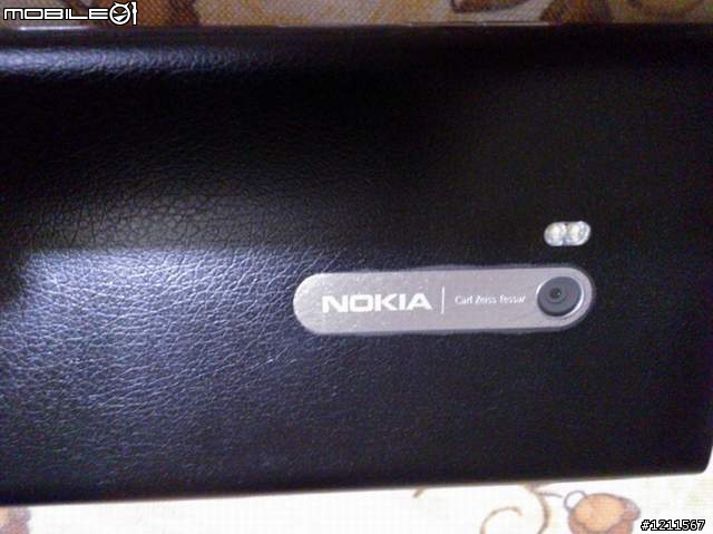 趁著明天要公布WP8來個lumia900 簡易開箱文+使用心得