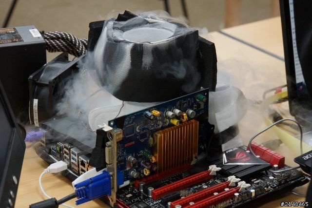 ASUS CVF-Z發威!_超上3200的Apacer 16GB雙通道