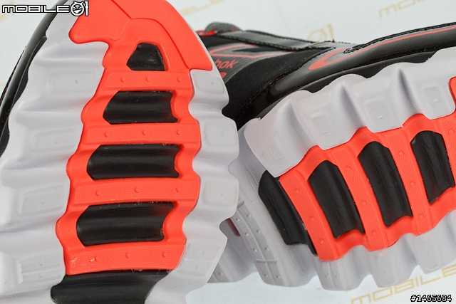 Reebok ZIGLITE RUN 獨家Z型中底 賦予全新跑感