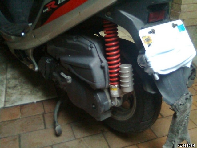 SUZUKI GSR 跑快十三萬公里的汽缸吃多少機油?