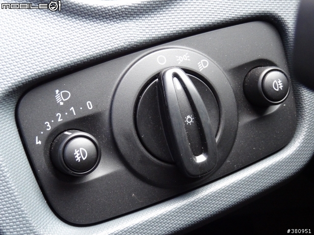 Ford Fiesta 1.6 免費試乘與4D&5D比較心得