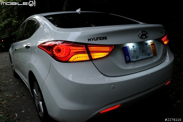 就是這個光 Elantra 獨特頭尾燈分享