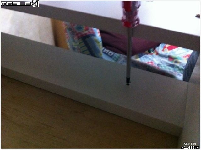 DIY 免螺絲角鋼 舒適 有鍵盤架的電腦桌 開箱