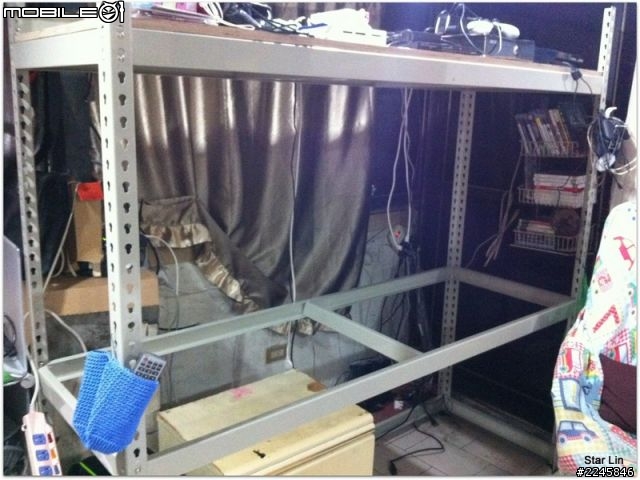 DIY 免螺絲角鋼 舒適 有鍵盤架的電腦桌 開箱