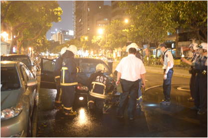 火燒賓士車在台灣 (更新相關新聞四個多月,已發生四次自燃火燒車了,2013/01/28、2013/1/5、2012/9/16、2012.8/11)
