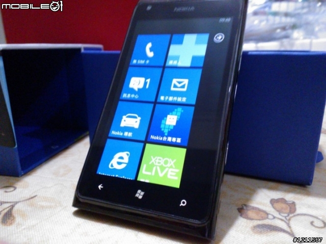 趁著明天要公布WP8來個lumia900 簡易開箱文+使用心得