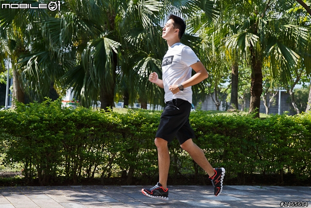 Reebok ZIGLITE RUN 獨家Z型中底 賦予全新跑感