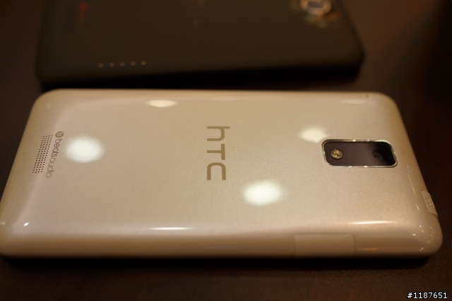 【開箱】hTC J 全方位潔淨亮白(?)