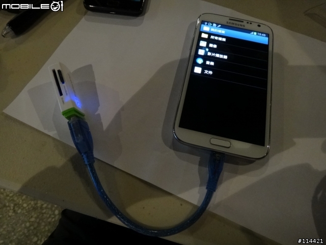 變窄變長又變大的 Galaxy Note 2 實機測試影片