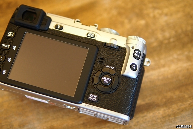 【西西分享】復古之帥---富士Fujifilm X-E1微型單眼