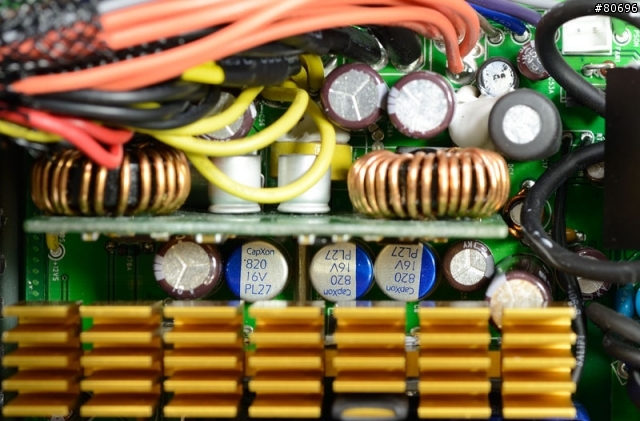 帝海影隼S極致白金版550W電源供應器簡介及測試