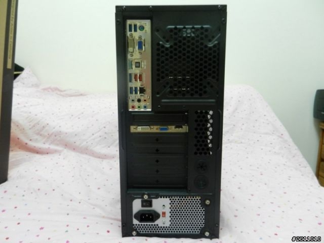 新電腦開箱-----美工電腦其實也很適合打高效能遊戲XD