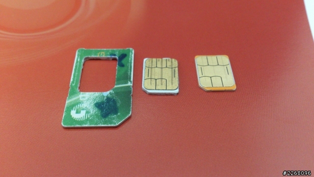 iPhone 5 水貨全新開封裡面竟然有張SIM卡???