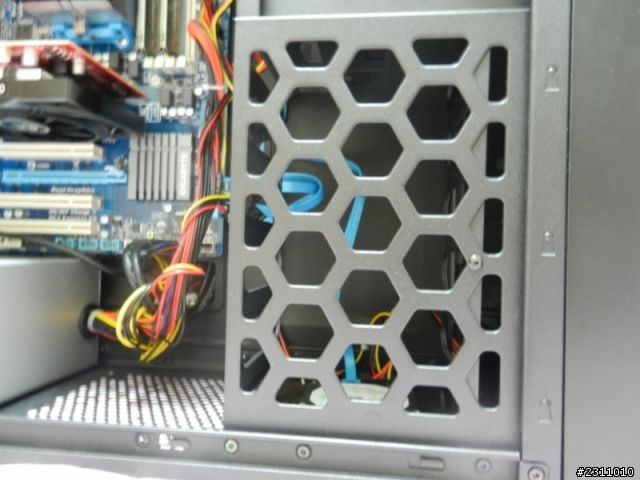 新電腦開箱-----美工電腦其實也很適合打高效能遊戲XD