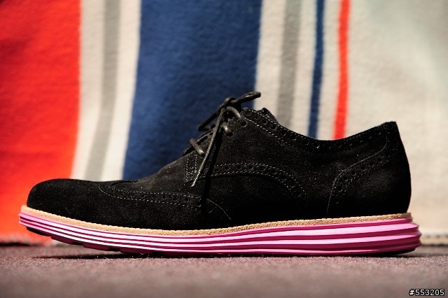 「分享」Cole Haan LunarGrand 紅底鞋?不!是粉紅底