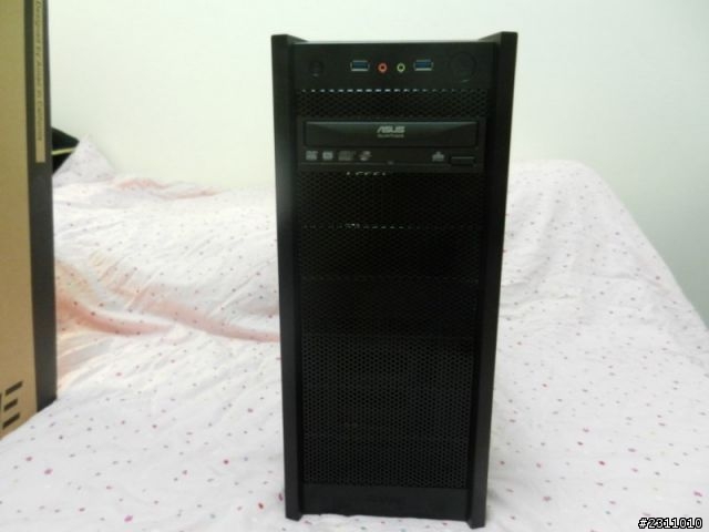 新電腦開箱-----美工電腦其實也很適合打高效能遊戲XD