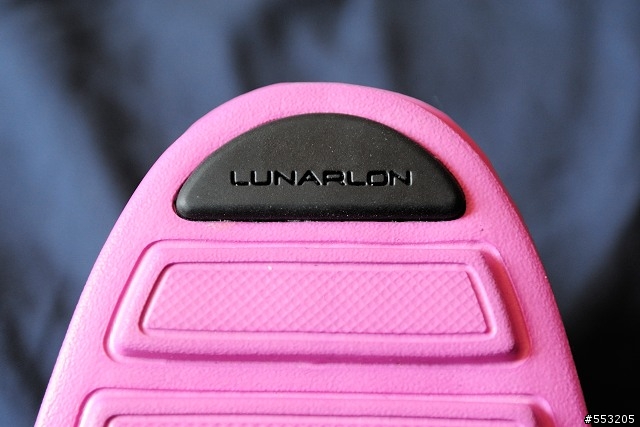 「分享」Cole Haan LunarGrand 紅底鞋?不!是粉紅底