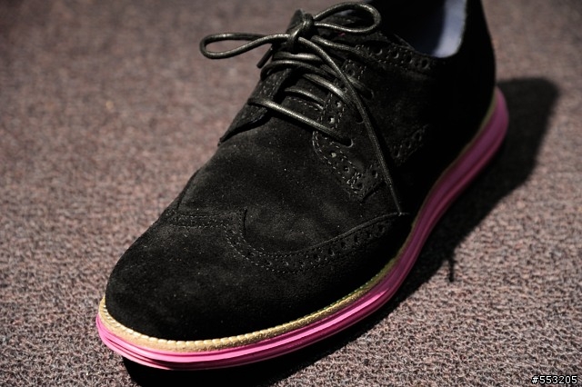 「分享」Cole Haan LunarGrand 紅底鞋?不!是粉紅底