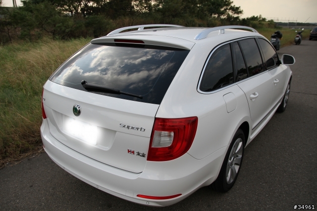 2012 SKODA Superb Combi 1.8 TSI 簡單開箱