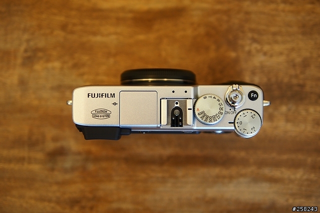 【西西分享】復古之帥---富士Fujifilm X-E1微型單眼