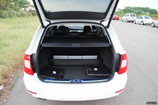 2012 SKODA Superb Combi 1.8 TSI 簡單開箱