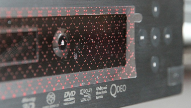 終於購入心儀已久的oppo bdp-93,但是發現機器一些問題,還請大大幫幫眼,看看這些問題是正常的嗎?