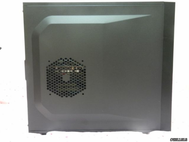 新電腦開箱-----美工電腦其實也很適合打高效能遊戲XD
