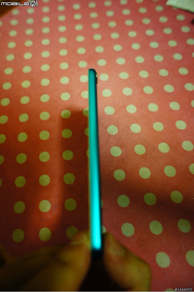 I pod touch 5 32g 藍色 開箱+實拍 10/11實拍更新
