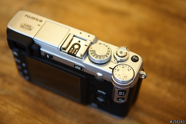 【西西分享】復古之帥---富士Fujifilm X-E1微型單眼
