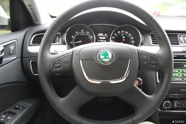 2012 SKODA Superb Combi 1.8 TSI 簡單開箱