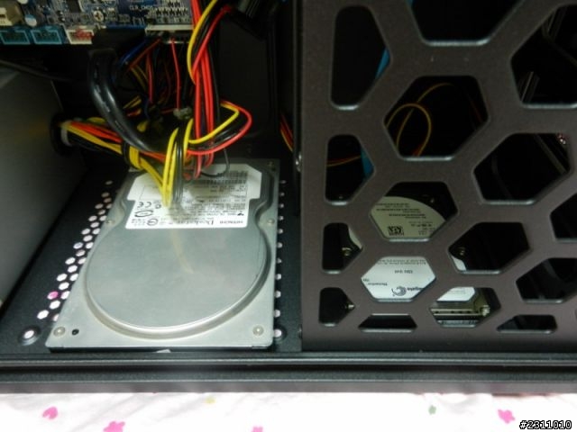 新電腦開箱-----美工電腦其實也很適合打高效能遊戲XD