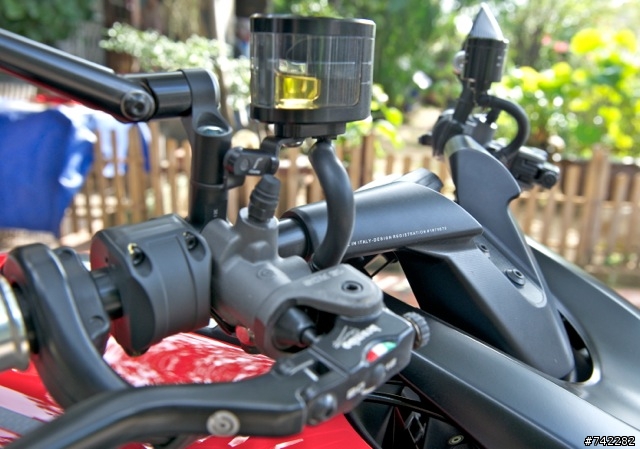 海外流浪人的 Diavel 感受 !