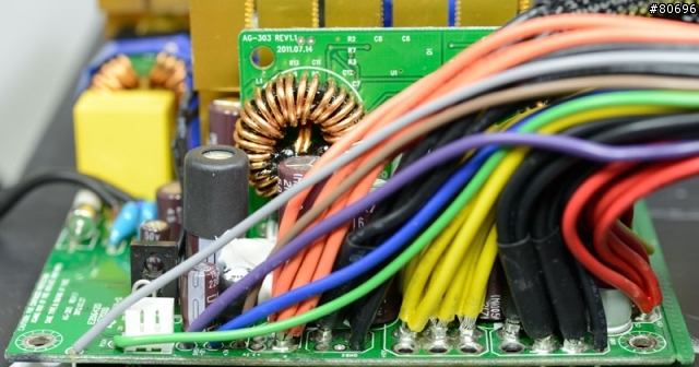 帝海影隼S極致白金版550W電源供應器簡介及測試