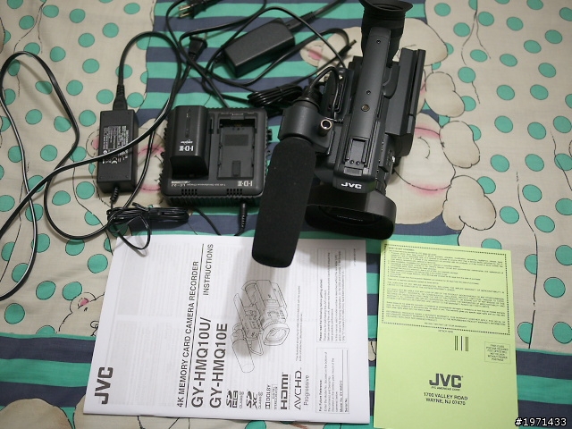 JVC 首部 4K 攝影機 HMQ10