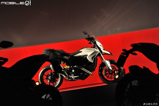 【EICMA米蘭車展】DUCATI 新車發表 水冷引擎HYPERSTRADA現身