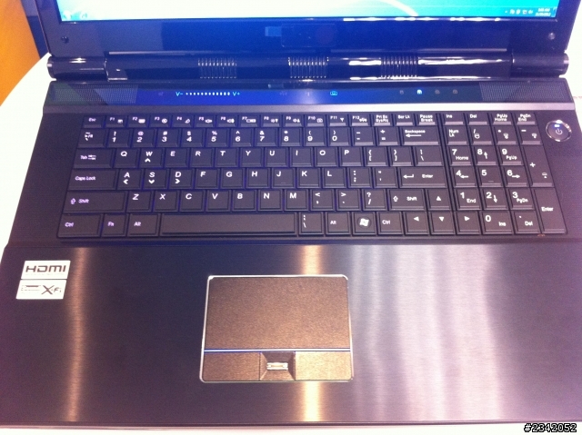 兩台價值超過十萬的筆電 上680M-4GB VRAM SLI 雙卡