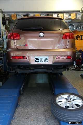 SUV 第一次換胎分享