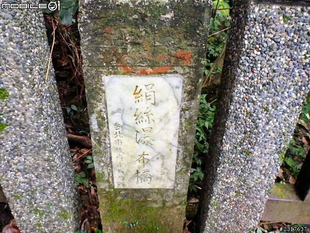 霧鎖金芒