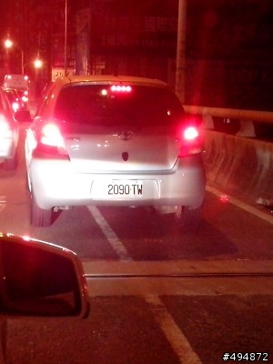 台灣人到底知不知道路肩是幹嘛用的啊??