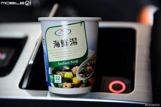 冷冷冬天,Luxgen Sedan為我溫一罐熱呼呼的豆奶。