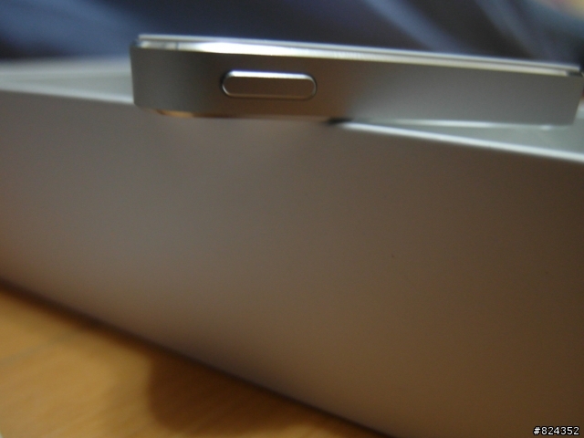 我的新寵兒 iPhone 5 White 加映 SGP Neo Hybrid EX 邊框 (圖多不廢話)